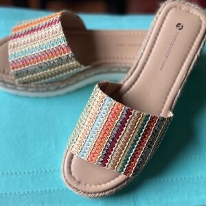 “MACY’S METROPOLITAN VIEW” Multicolor Women's Slide Sandals. Size 8